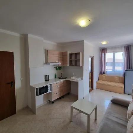 Apartments Primorsko Апартхотел 3*